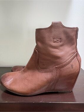 Women's Brown Leather Wedge Ankle Boots Frye Carson size 10